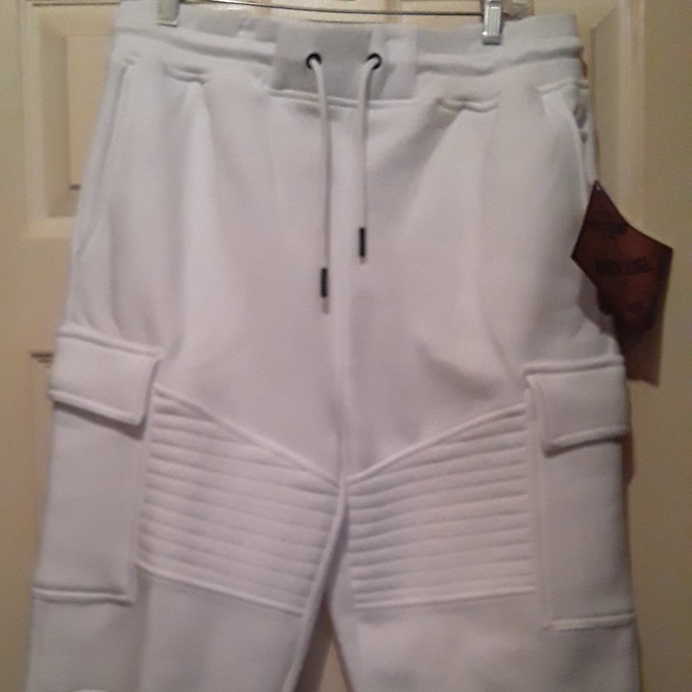Aknowledge Womens White pull up shorts size L NWT
